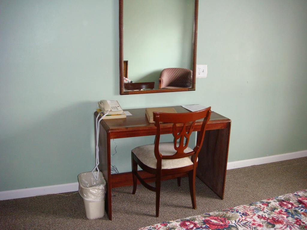 Westwoods Inn & Suites Woodhaven Eksteriør billede