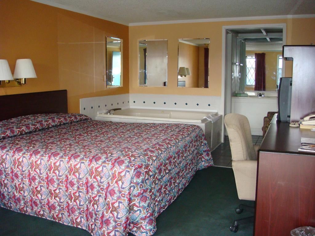 Westwoods Inn & Suites Woodhaven Eksteriør billede