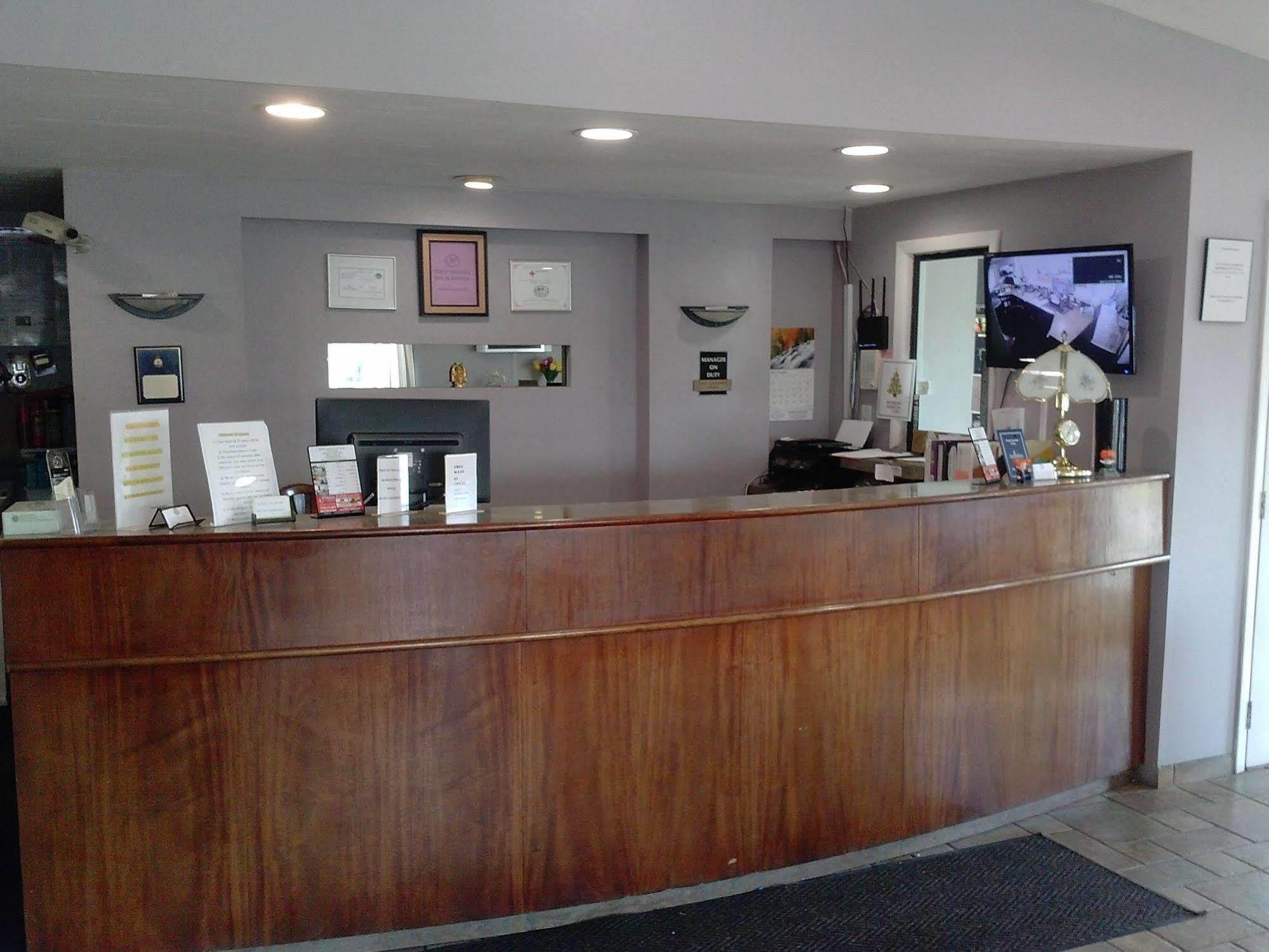 Westwoods Inn & Suites Woodhaven Eksteriør billede