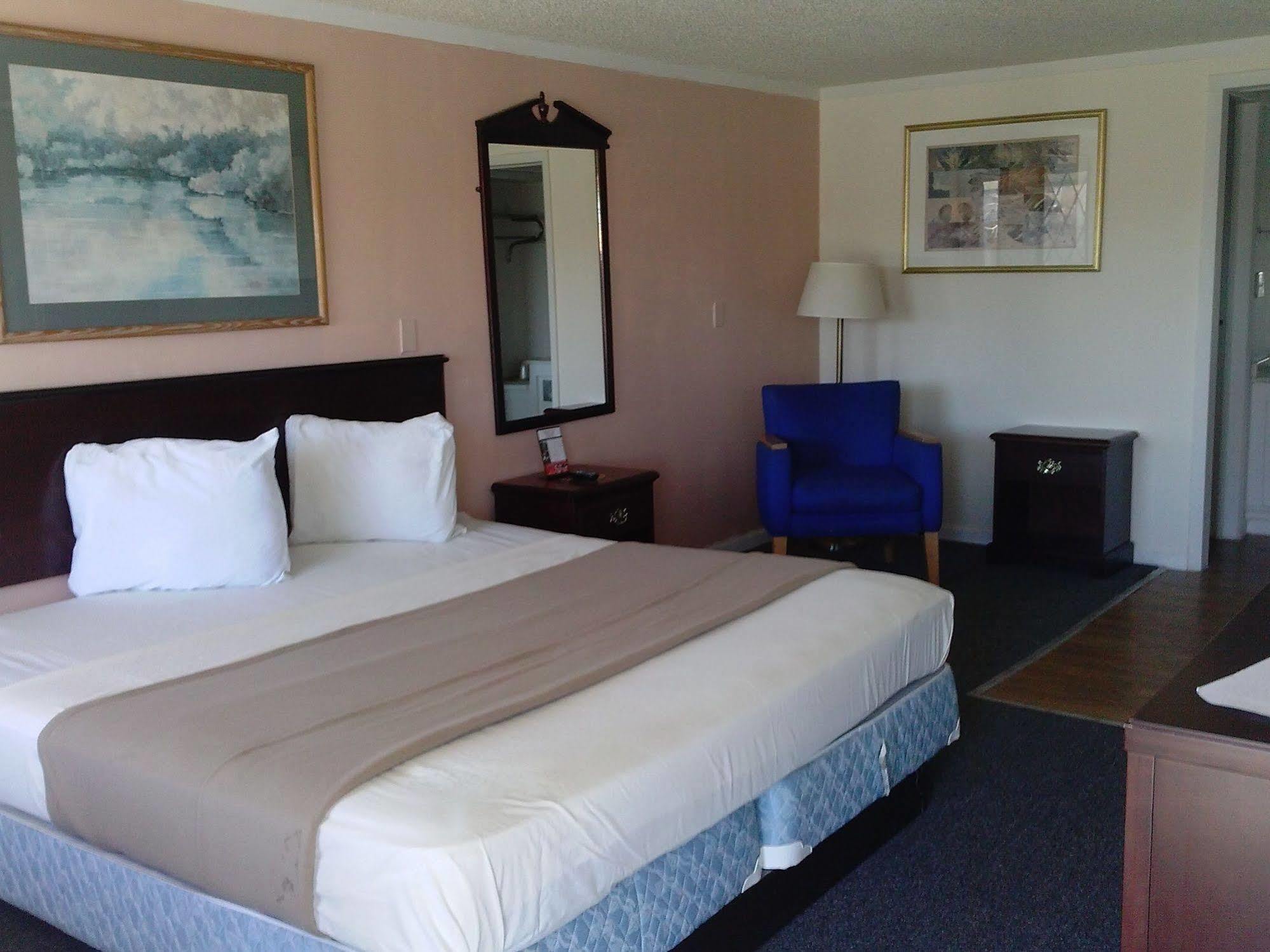 Westwoods Inn & Suites Woodhaven Eksteriør billede